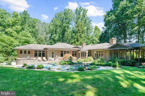 Exterior - 342 Sugartown Rd, Devon, PA 19333 photo 4 of 10