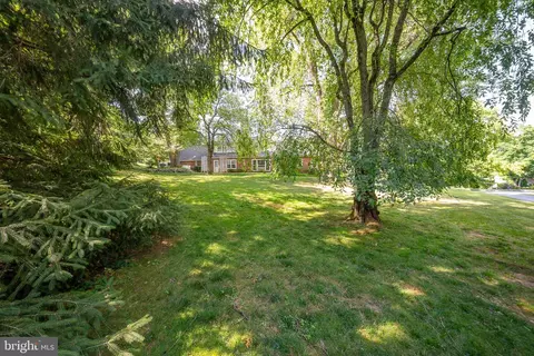 Exterior - 124 Hunters Ln, Devon, PA 19333 photo 7 of 9