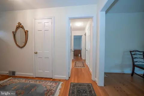 Entry Way - 124 Hunters Ln, Devon, PA 19333 photo 5 of 7