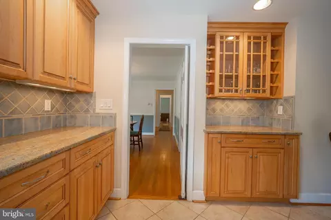 Entry Way - 124 Hunters Ln, Devon, PA 19333 photo 4 of 7