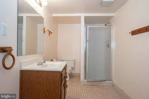Bath - 124 Hunters Ln, Devon, PA 19333 photo 7 of 7