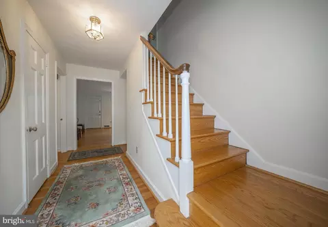Entry Way - 124 Hunters Ln, Devon, PA 19333 photo 6 of 7