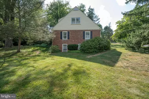 Exterior - 124 Hunters Ln, Devon, PA 19333 photo 9 of 9