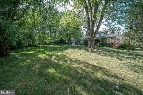Exterior - 124 Hunters Ln, Devon, PA 19333 photo 8 of 9