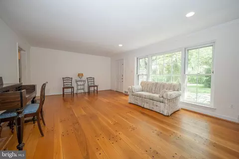 Living - 124 Hunters Ln, Devon, PA 19333 photo 2 of 2