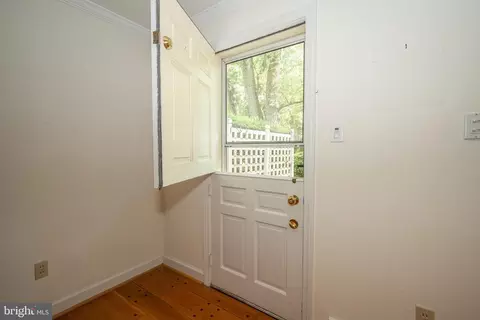 Entry Way - 124 Hunters Ln, Devon, PA 19333 photo 3 of 7
