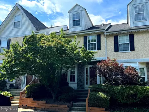 1402 Coventry Pointe Ln, Pottstown, PA 19465