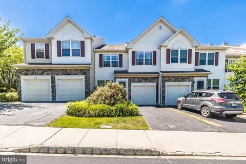 120 Mountain View Dr, West Chester, PA 19380