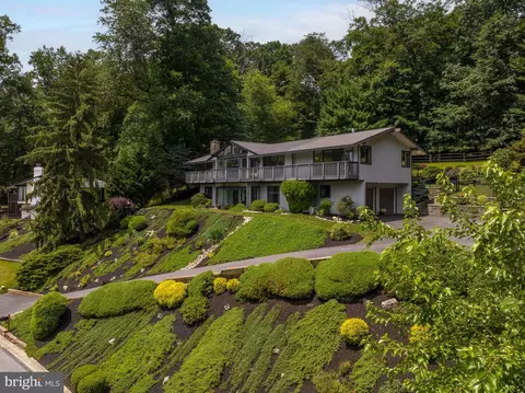 705 Twin Bridge Dr, Wayne, PA 19087 photo 3