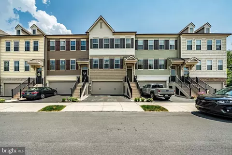 93 Locks Farm Ln, Downingtown, PA 19335