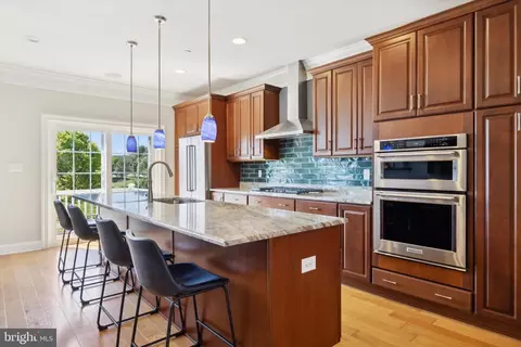 40 Parkview Cir, Wayne, PA 19087 photo 2