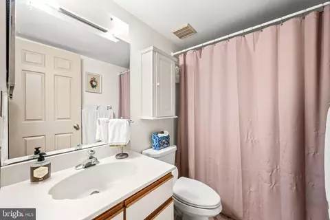 Bath - 86 Le Forge Ct, Chesterbrook, PA 19087 photo 2 of 2