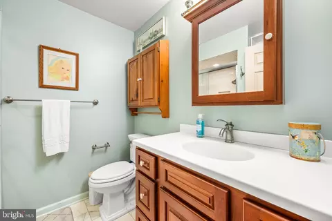 Bath - 86 Le Forge Ct, Chesterbrook, PA 19087 photo 1 of 2