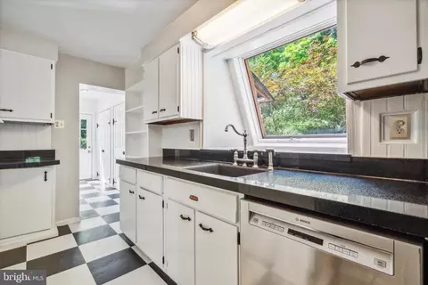 Kitchen - 418 Devon State Rd, Devon, PA 19333 photo 3 of 5