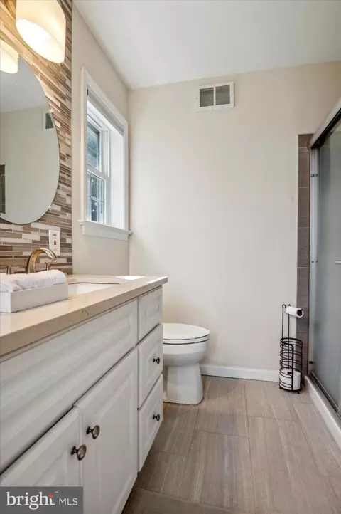 Bath - 450 Deep Willow Dr, Exton, PA 19341 photo 3 of 4