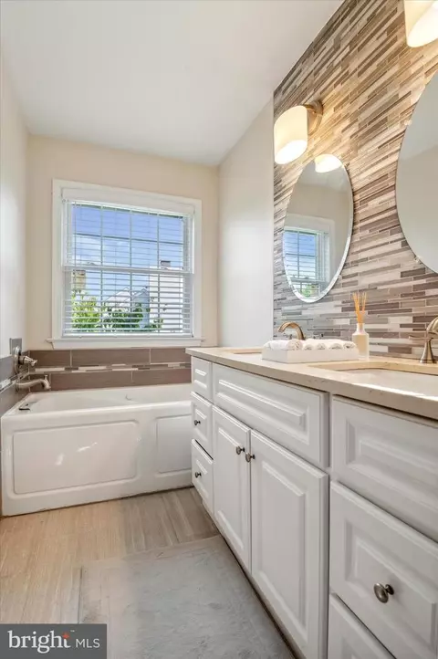 Bath - 450 Deep Willow Dr, Exton, PA 19341 photo 2 of 4