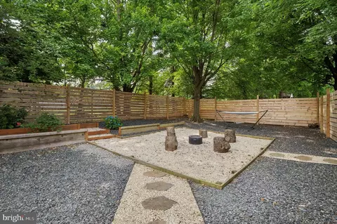 Exterior - 450 Deep Willow Dr, Exton, PA 19341 photo 4 of 5