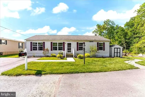18 David Ln, Honey Brook, PA 19344