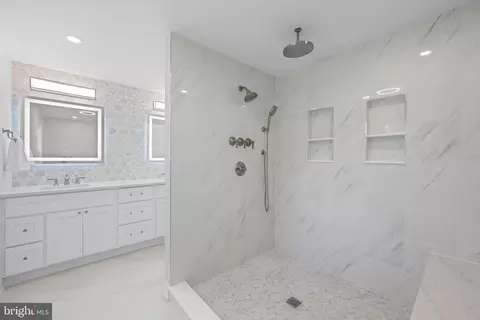Bath - 771 Worthington Rd, Wayne, PA 19087 photo 3 of 6