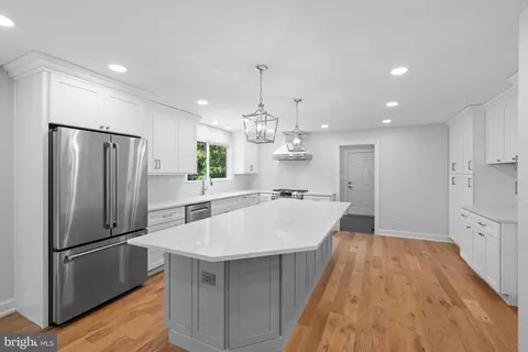 Kitchen - 771 Worthington Rd, Wayne, PA 19087 photo 2 of 3