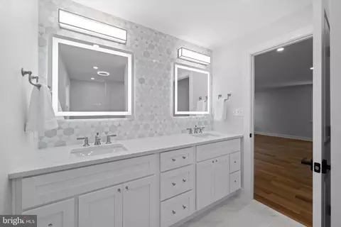 Bath - 771 Worthington Rd, Wayne, PA 19087 photo 2 of 6