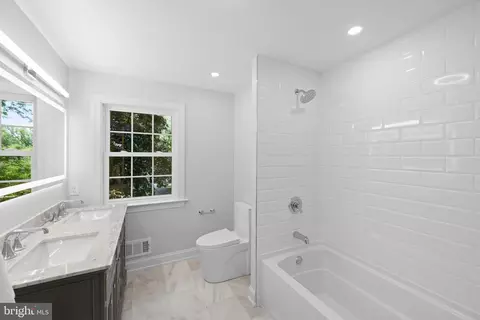 Bath - 771 Worthington Rd, Wayne, PA 19087 photo 4 of 6