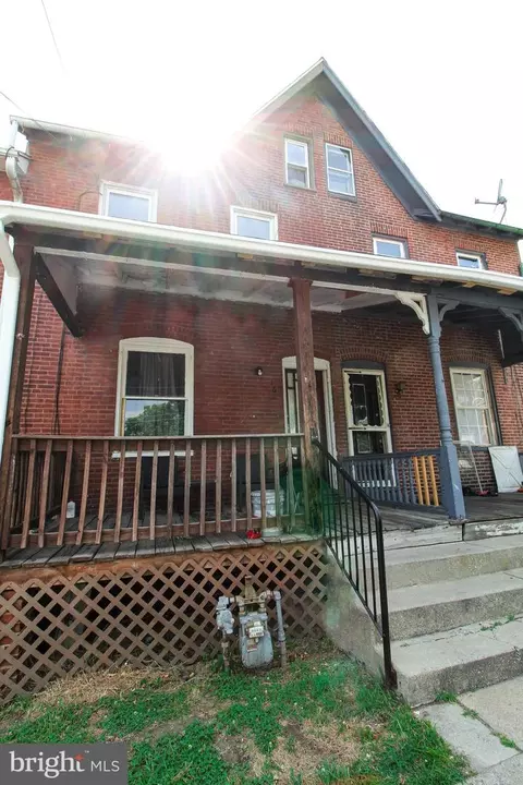 16 S 6th Ave, Coatesville, PA 19320