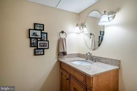Bath - 479 Walker Rd, Wayne, PA 19087 photo 6 of 6