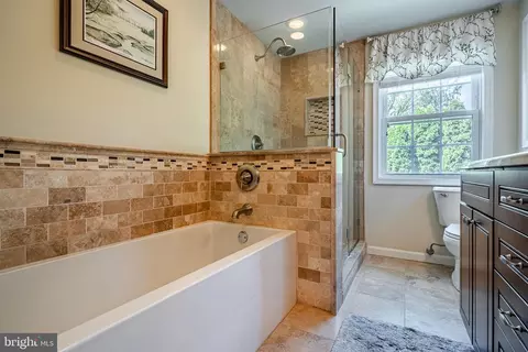 Bath - 479 Walker Rd, Wayne, PA 19087 photo 3 of 6