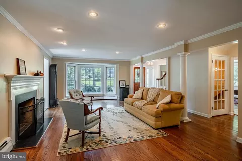 Living - 479 Walker Rd, Wayne, PA 19087 photo 2 of 5