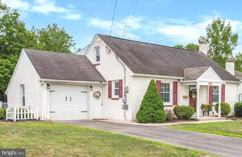 106 Lloyd Ave, Downingtown, PA 19335