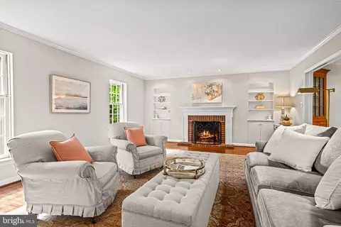Living - 20 Patriot Cir, Devon, PA 19333 photo 1 of 3
