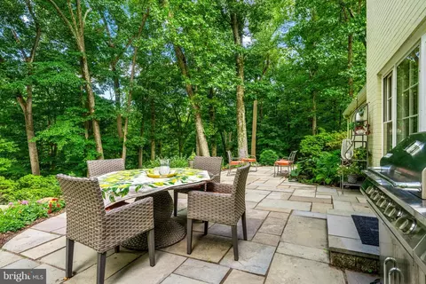 Exterior - 20 Patriot Cir, Devon, PA 19333 photo 4 of 5