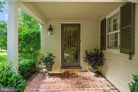 Exterior - 20 Patriot Cir, Devon, PA 19333 photo 2 of 5