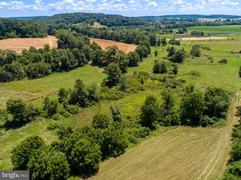 11 Sweet Water Rd, Elverson, PA 19520