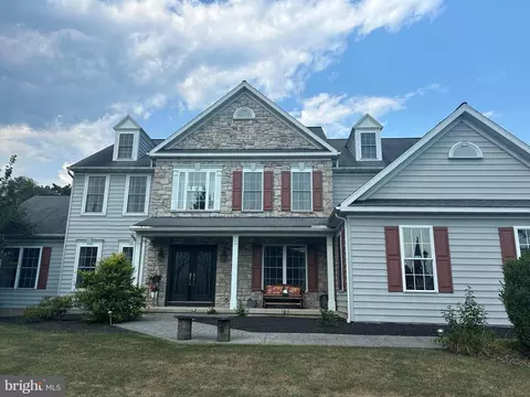57 Blossom Ln, Pottstown, PA 19465