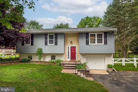 8 Lynn Blvd, Downingtown, PA 19335