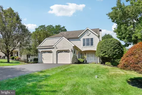 636 Edinburgh Dr, West Chester, PA 19382