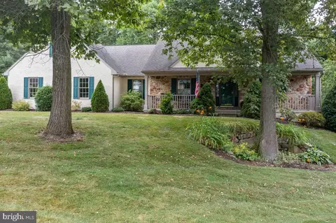26 Stoneridge Dr, Elverson, PA 19520
