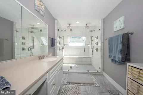 Bath - 15 Wellfleet Ln, Chesterbrook, PA 19087 photo 2 of 5