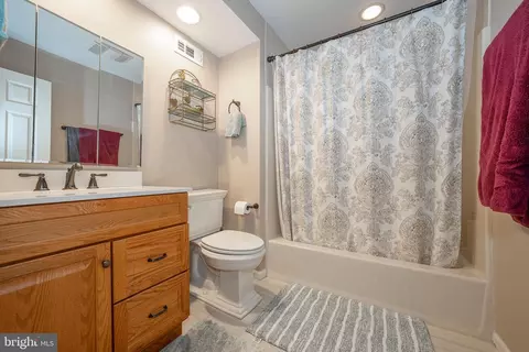 Bath - 15 Wellfleet Ln, Chesterbrook, PA 19087 photo 5 of 5