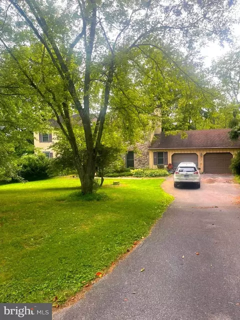 30 Chrisman Dr, Elverson, PA 19520