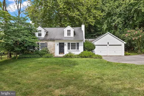 586 Sugartown Rd, Malvern, PA 19355