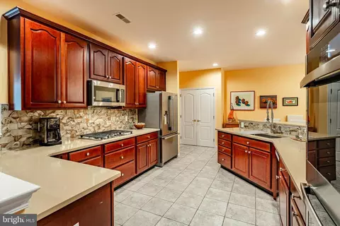 1718 Yardley Dr, West Chester, PA 19380