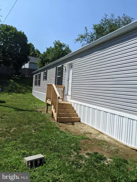19 Glouster Ct, Coatesville, PA 19320