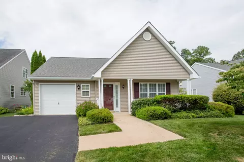 752 Glenview Dr W, West Grove, PA 19390