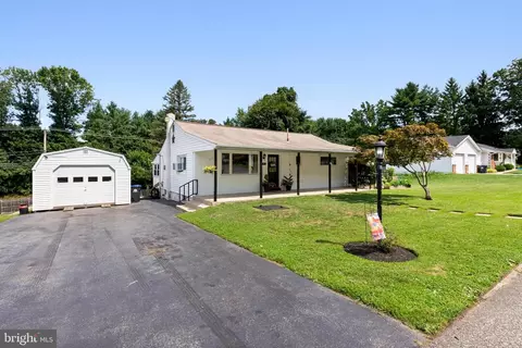 1003 Queen Dr, West Chester, PA 19380