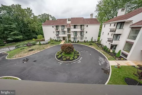 17 Etienne, Devon, PA 19333 photo 2