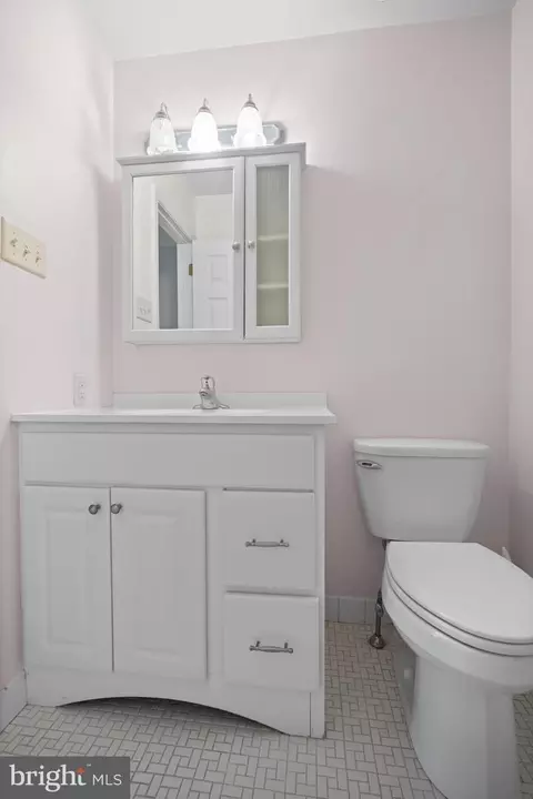 Bath - 103 Fairfax Ct, Chesterbrook, PA 19087 photo 2 of 4