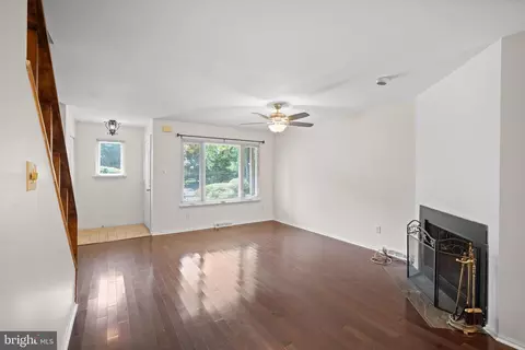 Living - 103 Fairfax Ct, Chesterbrook, PA 19087 photo 2 of 3